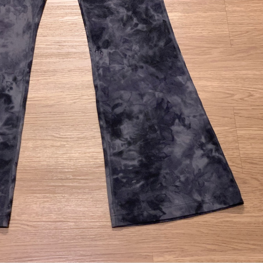 Lululemon Groove Super-High-Rise Flared Pant Nulu Diamond Dye Pitch Grey Size 8 - Picture 10 of 15